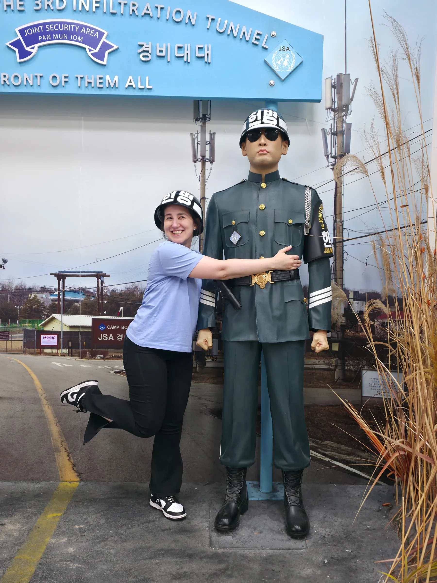 Viajera de Korea Tour en el Tercer Túnel de Infiltración, zona desmilitarizada de Corea.
